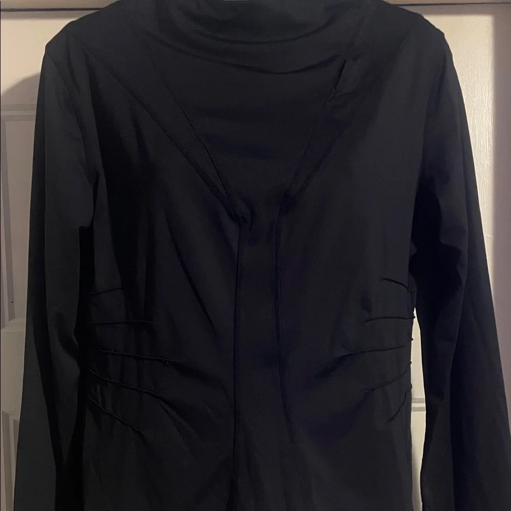 Lululemon Black Long Sleeve shirt - Picture 2 of 9